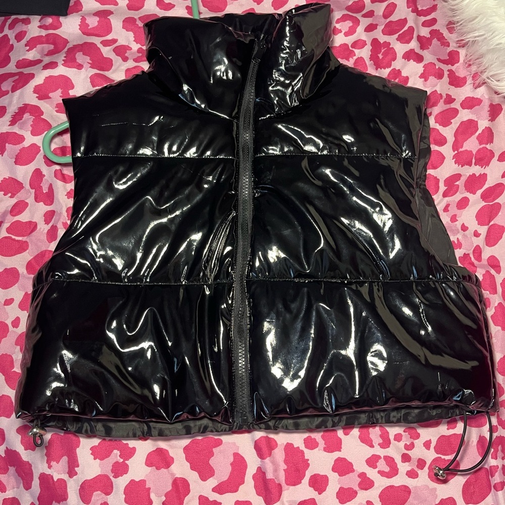 SHINY BLACK PUFFER VEST🐈‍⬛